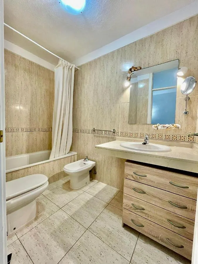 Jazuma Beach Apartment 칼라오살바헤