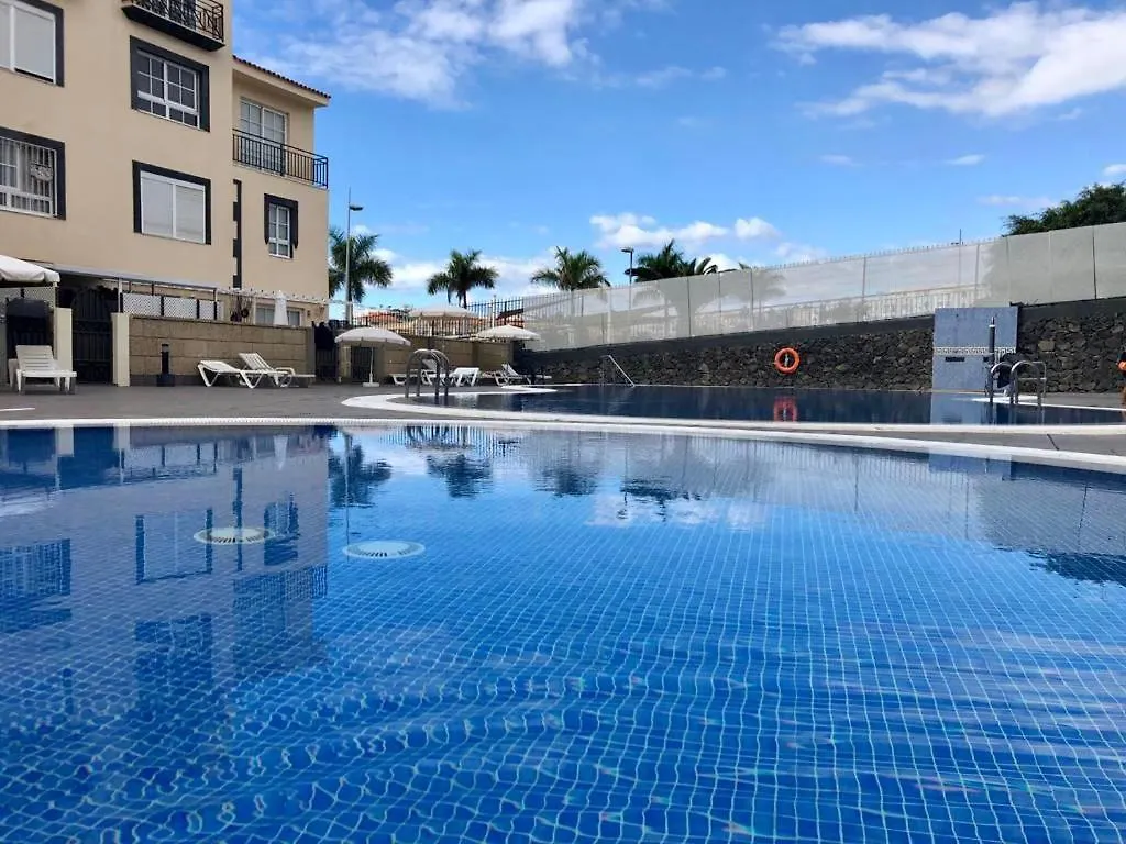 Jazuma Beach Apartment 칼라오살바헤