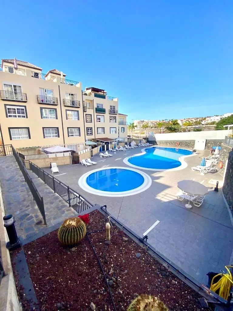 Jazuma Beach Apartment 칼라오살바헤