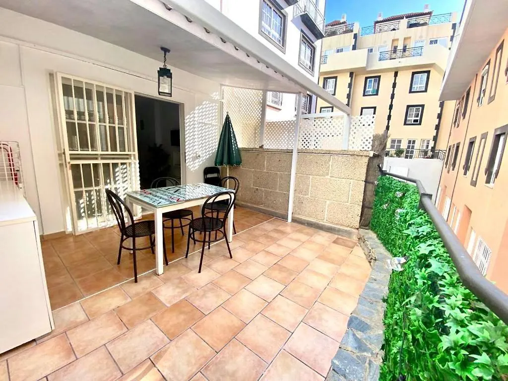 Jazuma Beach Apartment 칼라오살바헤