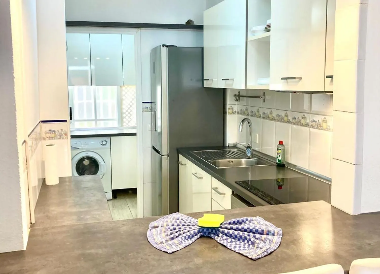 Jazuma Beach Apartment 칼라오살바헤