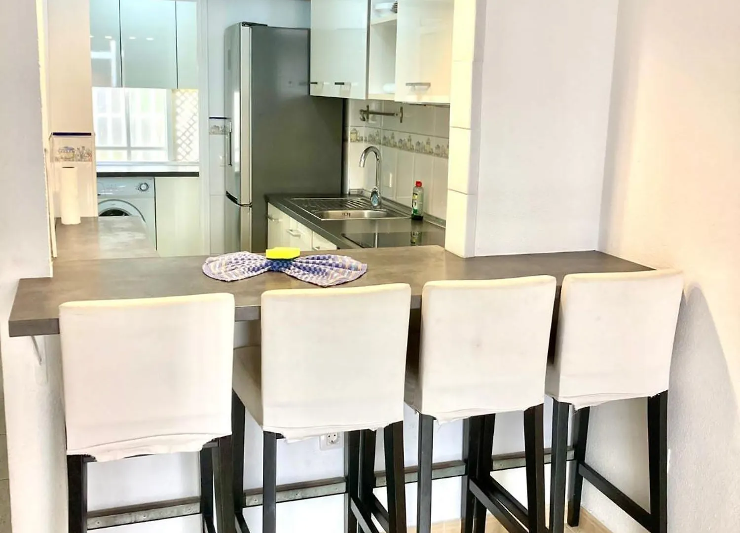 Jazuma Beach Apartment 칼라오살바헤